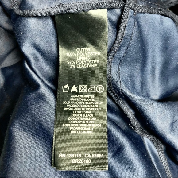 FOREVER NEW lace bodycon peplum hem dress - Picture 10 of 10